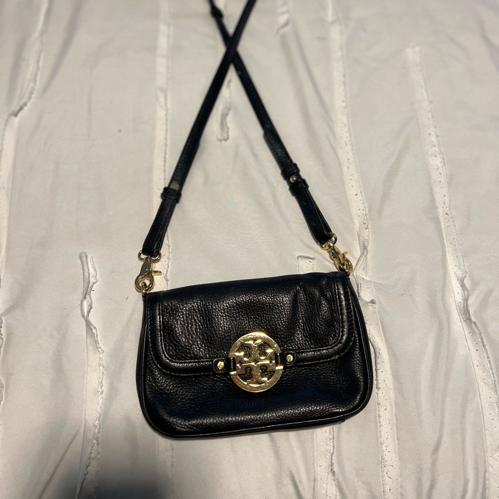 Tory Burch small crossbody bag. Blk and gold